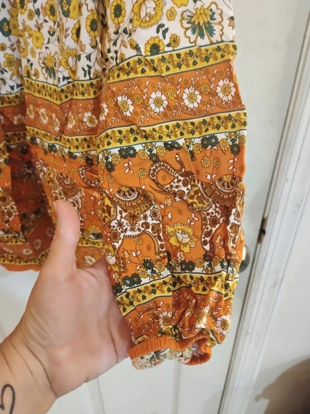 Floral Tunic in Orange & White Size Medium - Picture 7 of 13